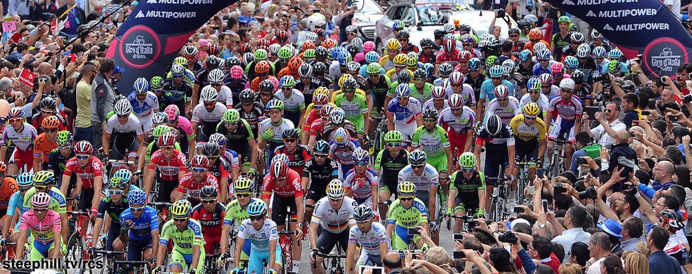 The pack at the start of the ninth stage of the 98th Giro d'Italia cycling tour over 215 km from Benevento to San Giorgio del Sanno, Italy, 17 May 2015. ANSA/DANIEL DAL ZENNARO
