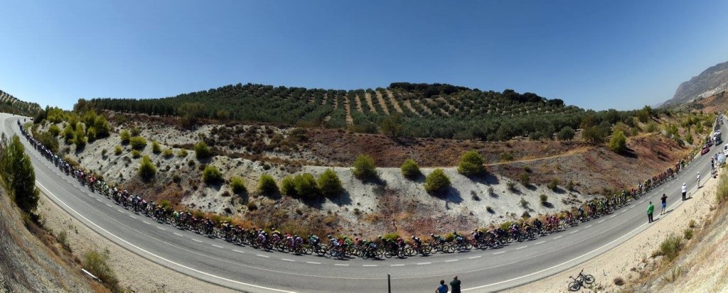 Vuelta2015_Stage7_peloton1